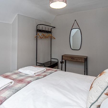 فيلا Character Townhouse In Town Centre & Superb Views دولغيلوو المظهر الخارجي الصورة