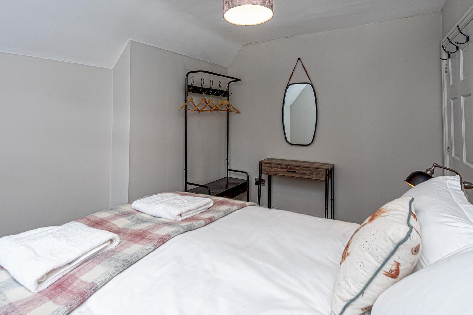 فيلا Character Townhouse In Town Centre & Superb Views دولغيلوو المظهر الخارجي الصورة