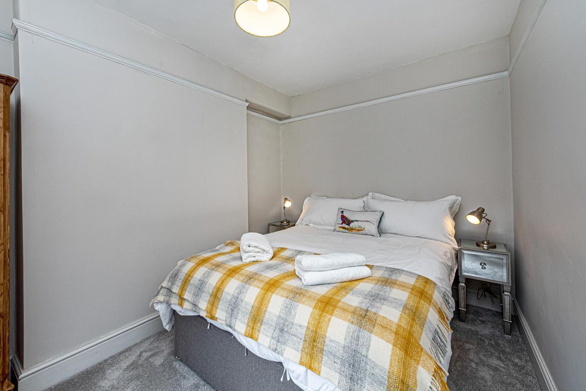 فيلا Character Townhouse In Town Centre & Superb Views دولغيلوو المظهر الخارجي الصورة