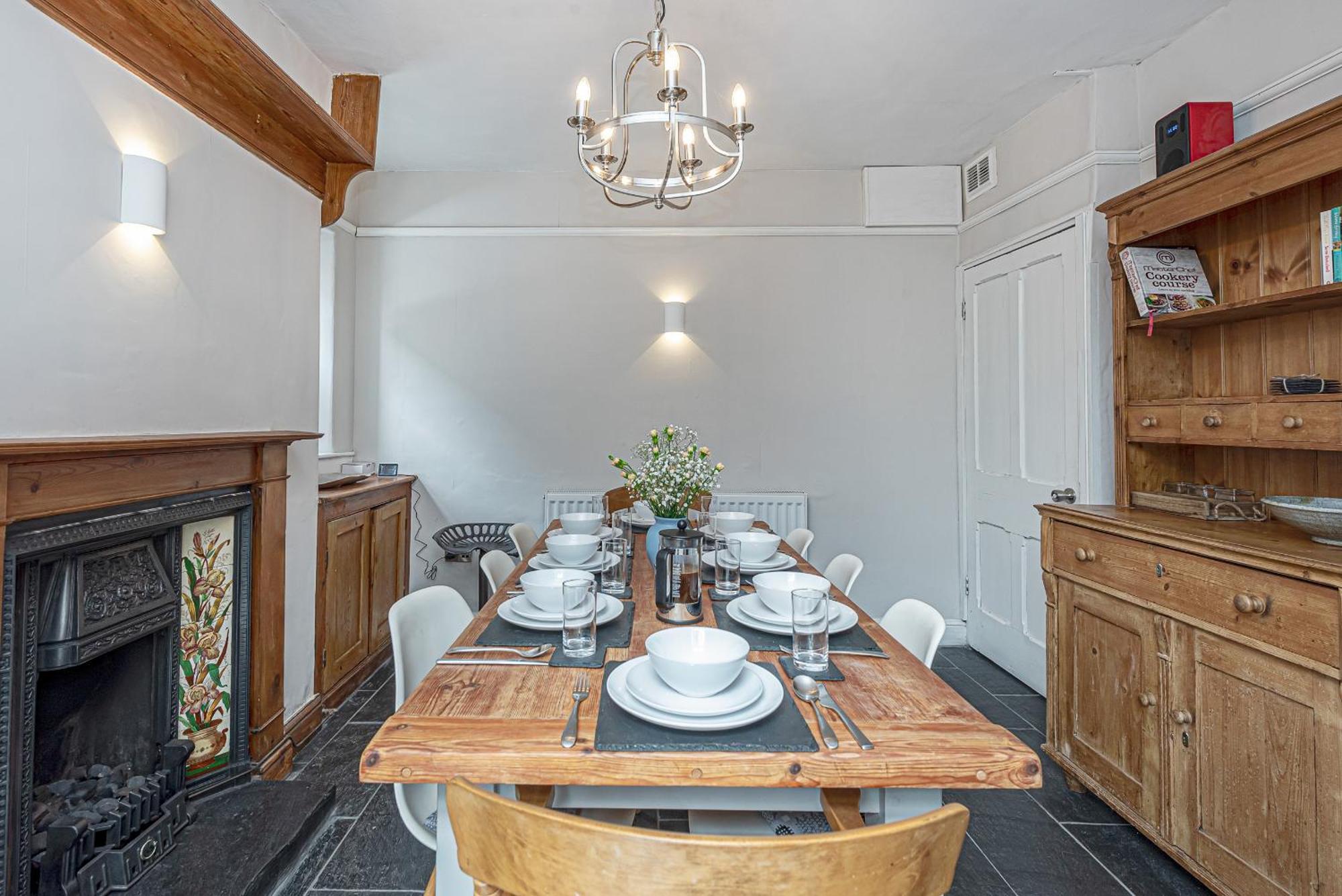 فيلا Character Townhouse In Town Centre & Superb Views دولغيلوو المظهر الخارجي الصورة